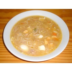 Sopa de pollo y fideos